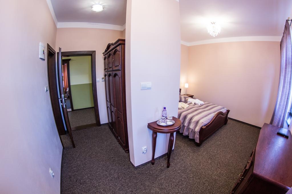 Penzion Altmayer Banská Štiavnica エクステリア 写真